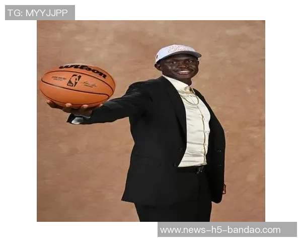 太阳主帅称赞马卢阿奇表现出色反应令人满意展现自信与进步 太阳主帅称赞马卢阿奇表现出色反应令人满意展现自信与进步