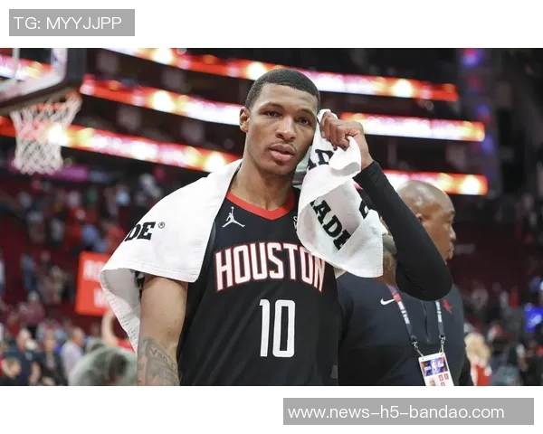 小贾巴里史密斯精彩反击轻松双手扣篮震撼全场展现超强实力