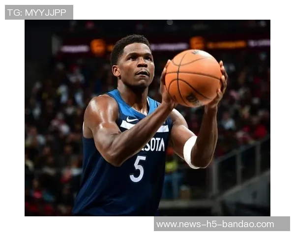 爱德华兹首节表现极端14分闪耀却伴随5次失误与1次技犯 爱德华兹首节表现极端14分闪耀却伴随5次失误与1次技犯